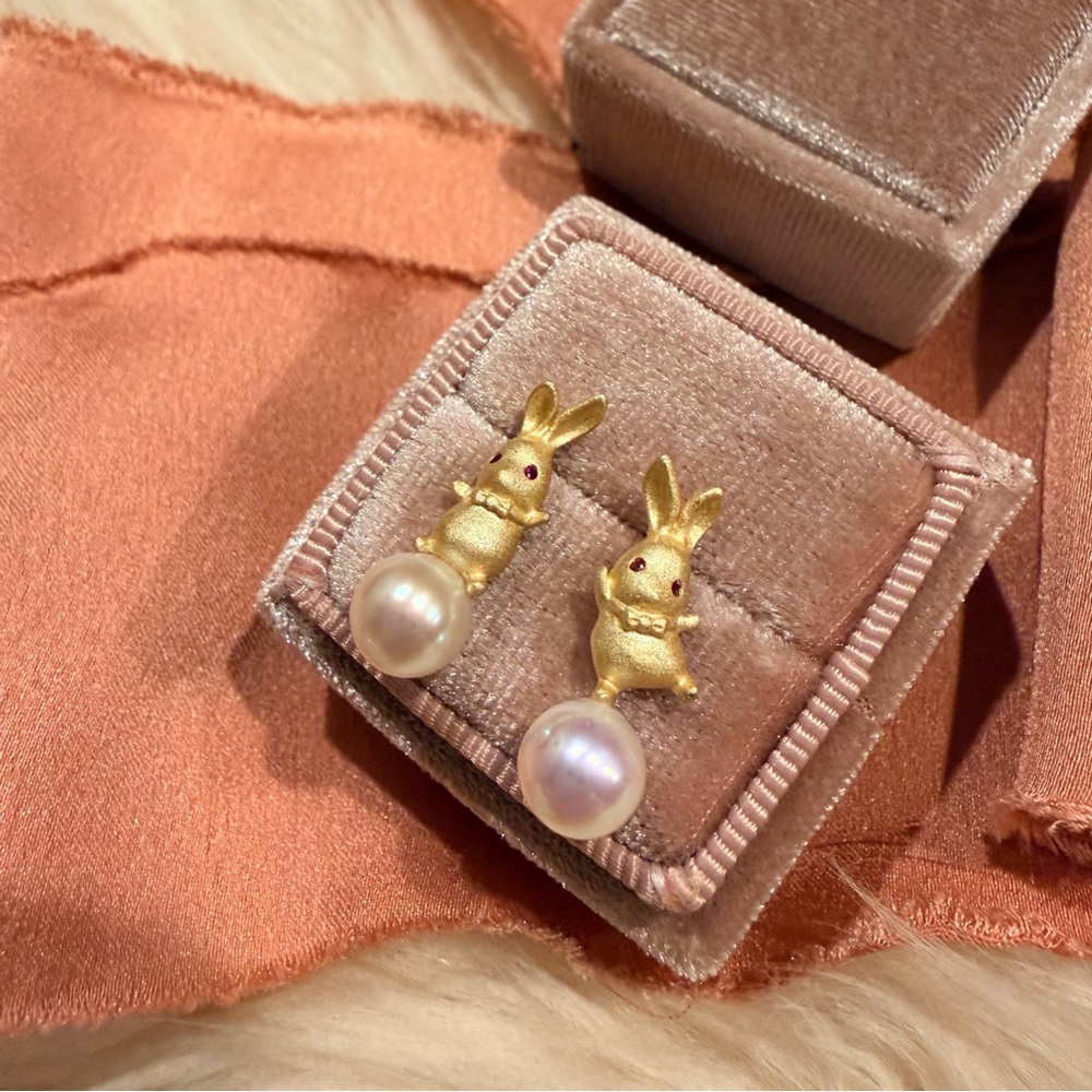 🐰‎ 18K Gold Bunny & Pearl Earrings – Whimsical Elegance